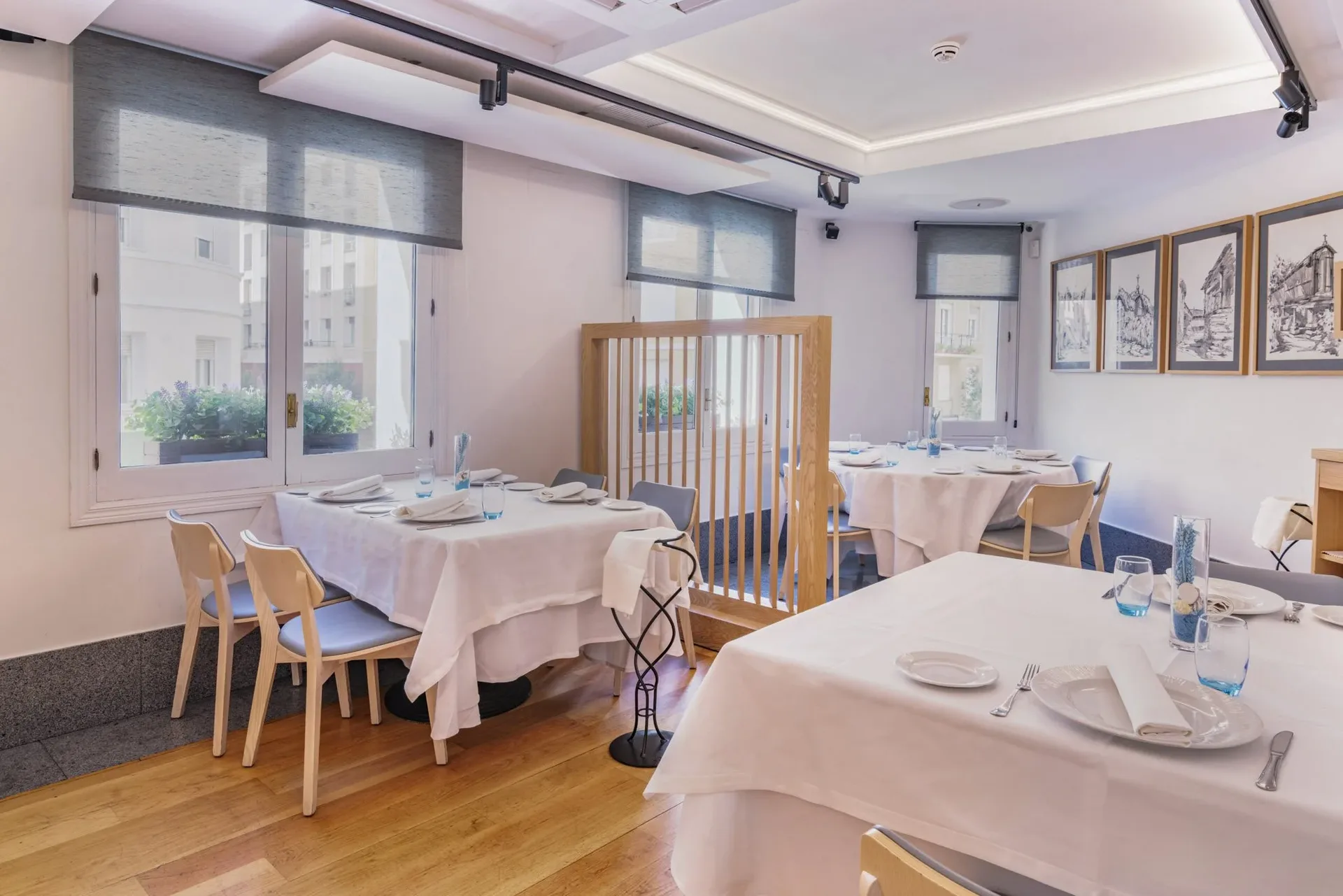 Private room at Ogrelo with tables dressed in white and natural light